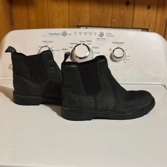UGG Black Kids Boots - Picture 3 of 3